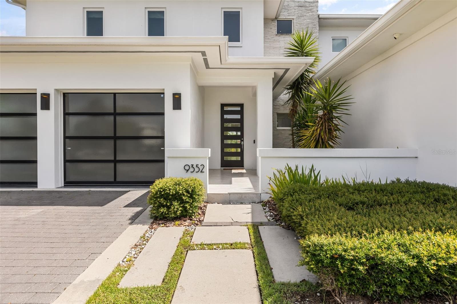 Single Family Residence at 9352 BORDET CT, ORLANDO, photo 2 of 42