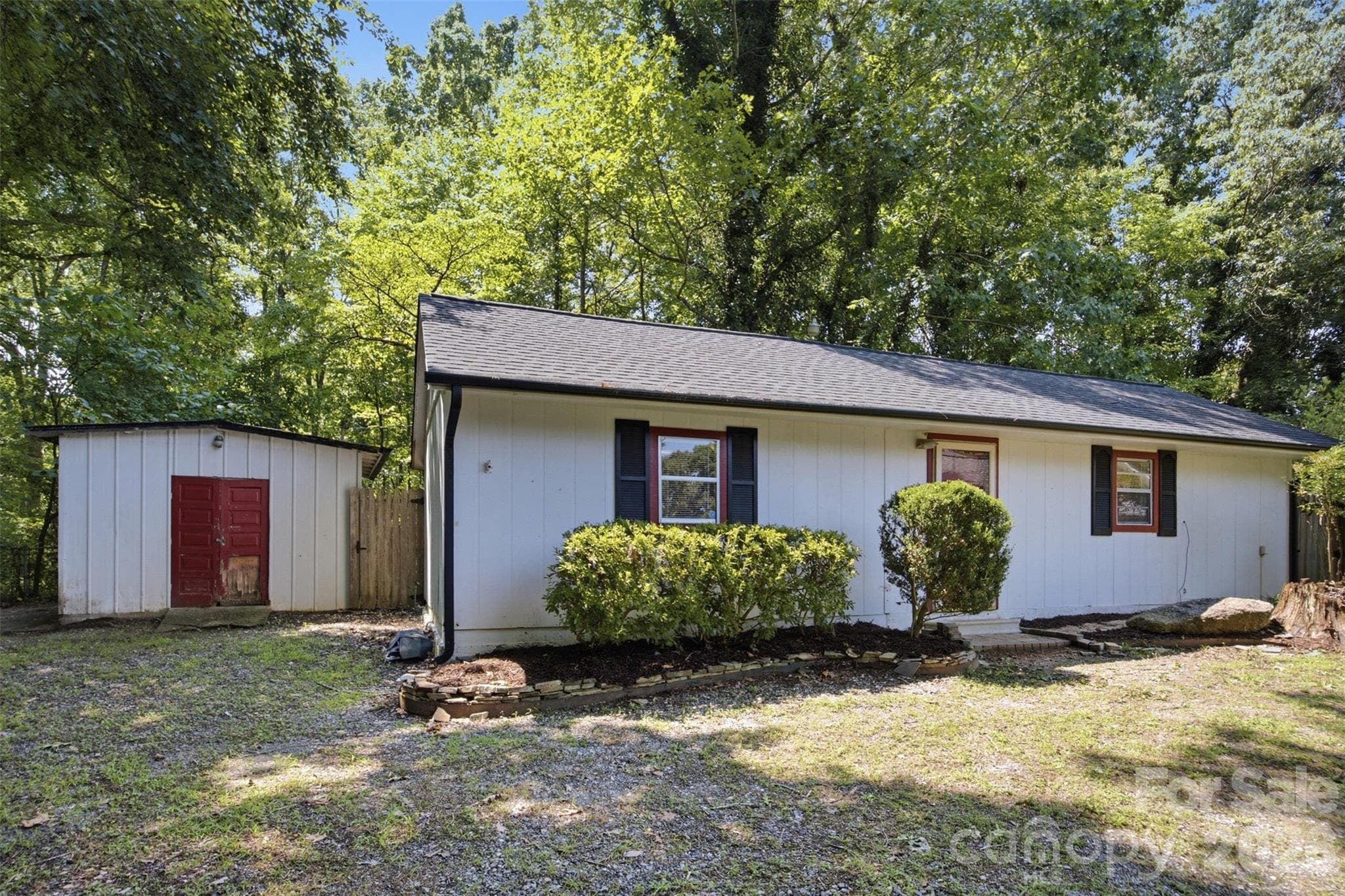 Single Family Residence at 125 Shady Bluff Drive, Gastonia, photo 31 of 37