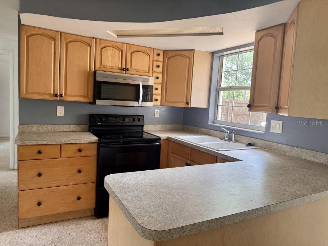 Single Family Residence at 4338 BEACON SQUARE DR, HOLIDAY, photo 2 of 3