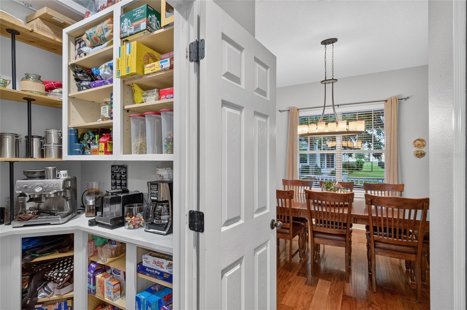 Custom Pantry - 6144 CLIFF HOUSE LN, RIVERVIEW