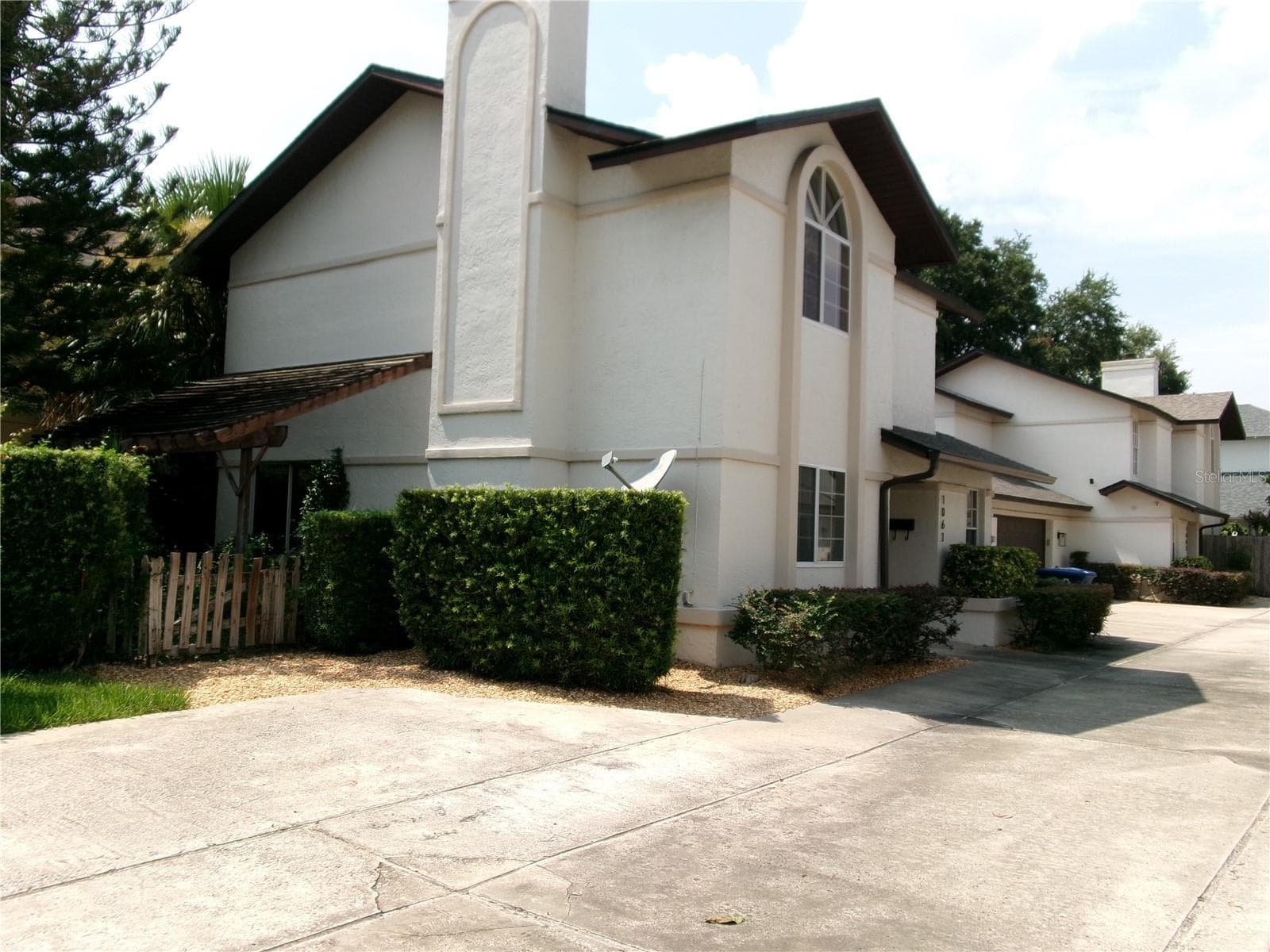 1061 ARAGON AVE #1061