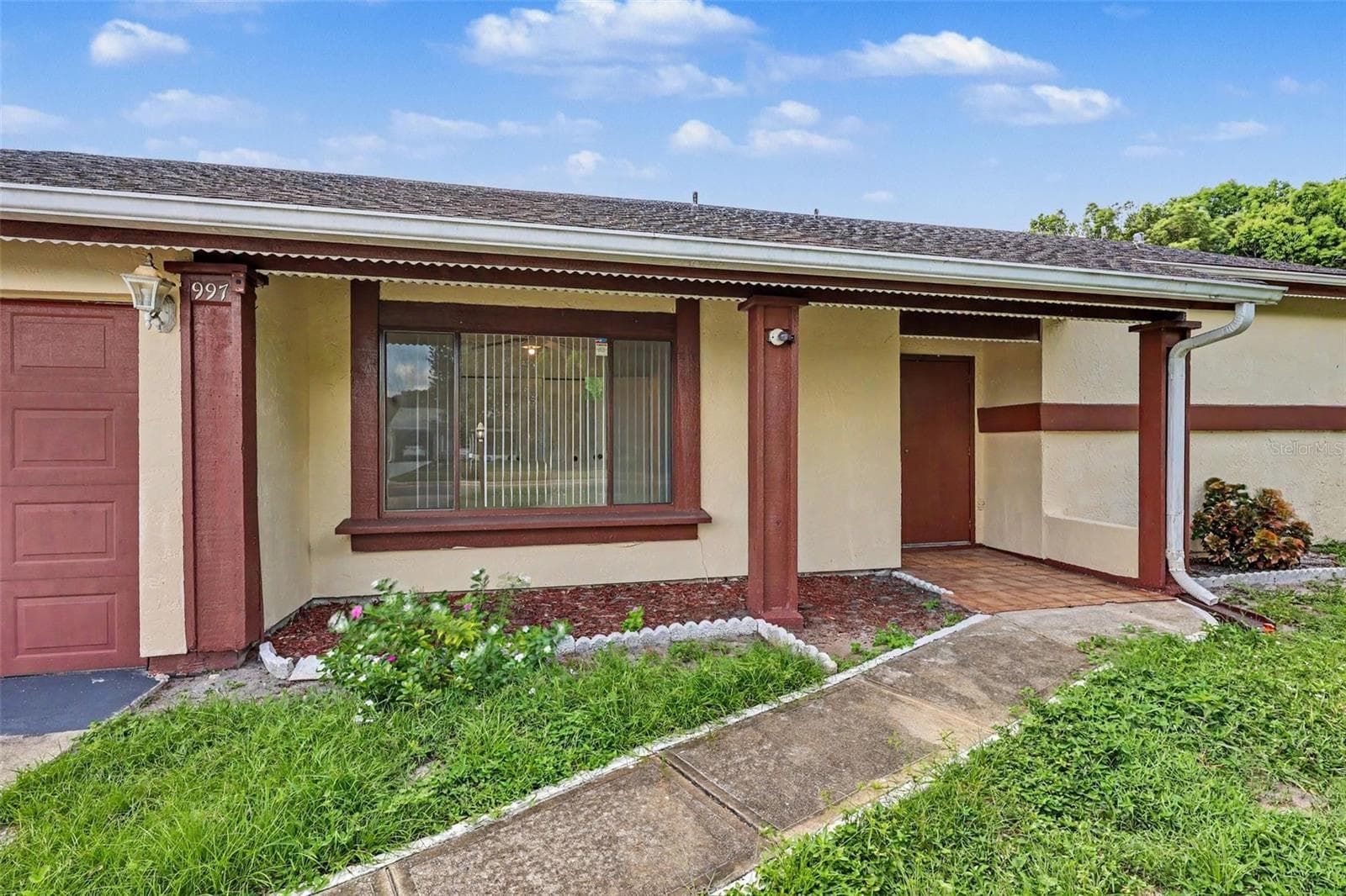 997 MARIPOSA DR NE