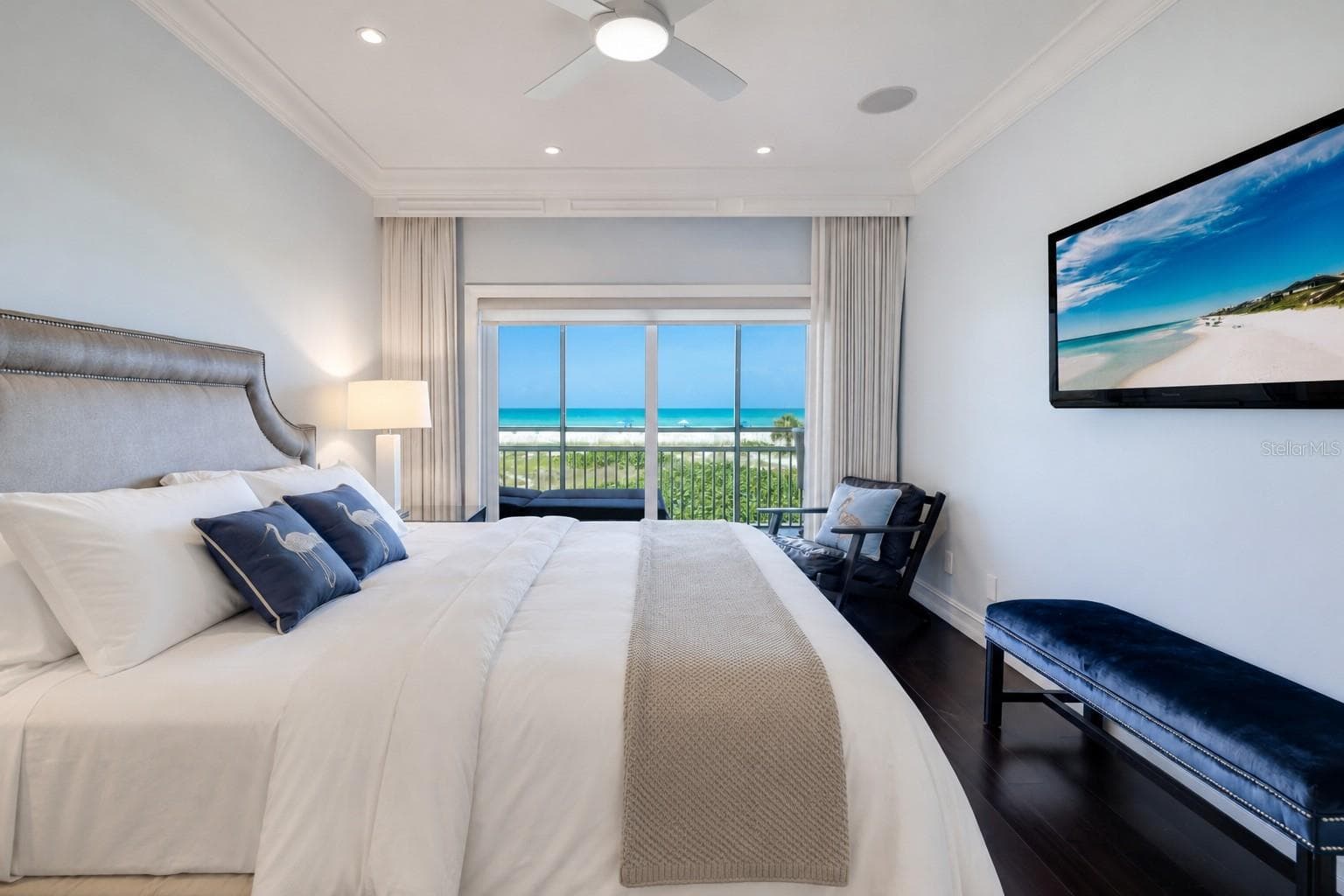 King-Size Bed - 7001 GULF OF MEXICO DR #24, LONGBOAT KEY