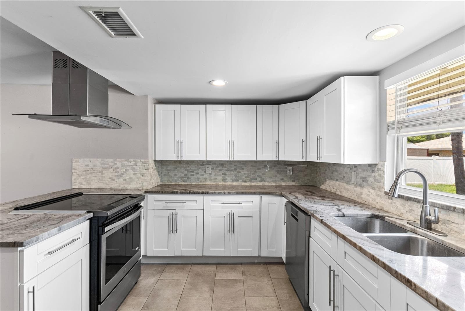 Single Family Residence at 1804 E IDLEWILD AVE, TAMPA, photo 11 of 29
