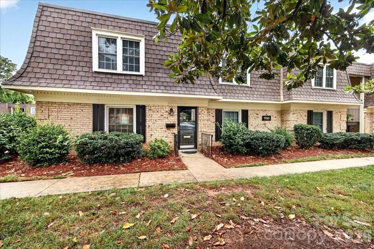 1700 Roxborough Road