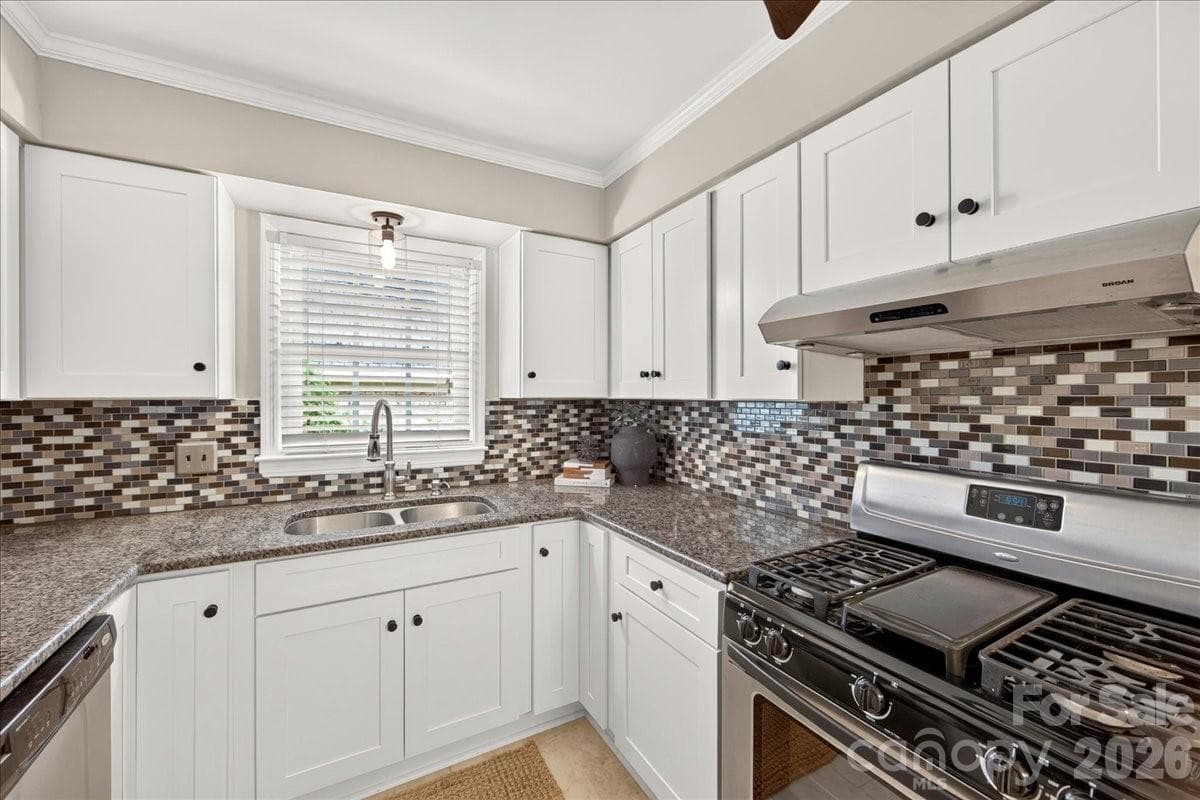 Condominium at 1700 Roxborough Road, Charlotte, photo 18 of 35