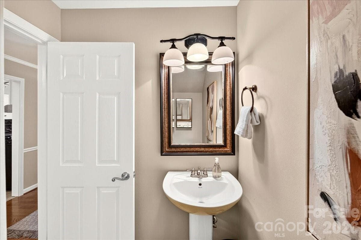 Condominium at 1700 Roxborough Road, Charlotte, photo 19 of 35
