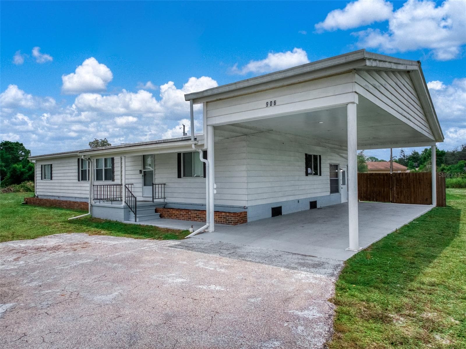 906 WHATLEY CT