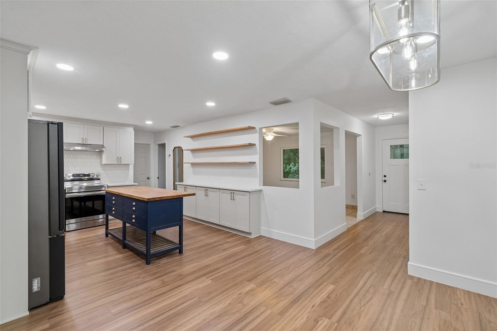 Single Family Residence at 6214 15TH AVE S, TAMPA, photo 6 of 82