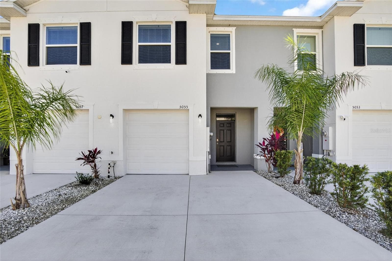 Townhouse at 5055 CAPTAIN DAVIS DR, WIMAUMA, photo 2 of 63