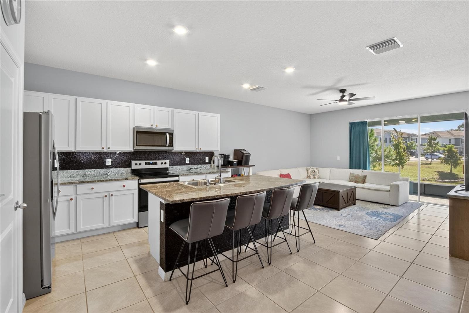 Townhouse at 5055 CAPTAIN DAVIS DR, WIMAUMA, photo 4 of 63