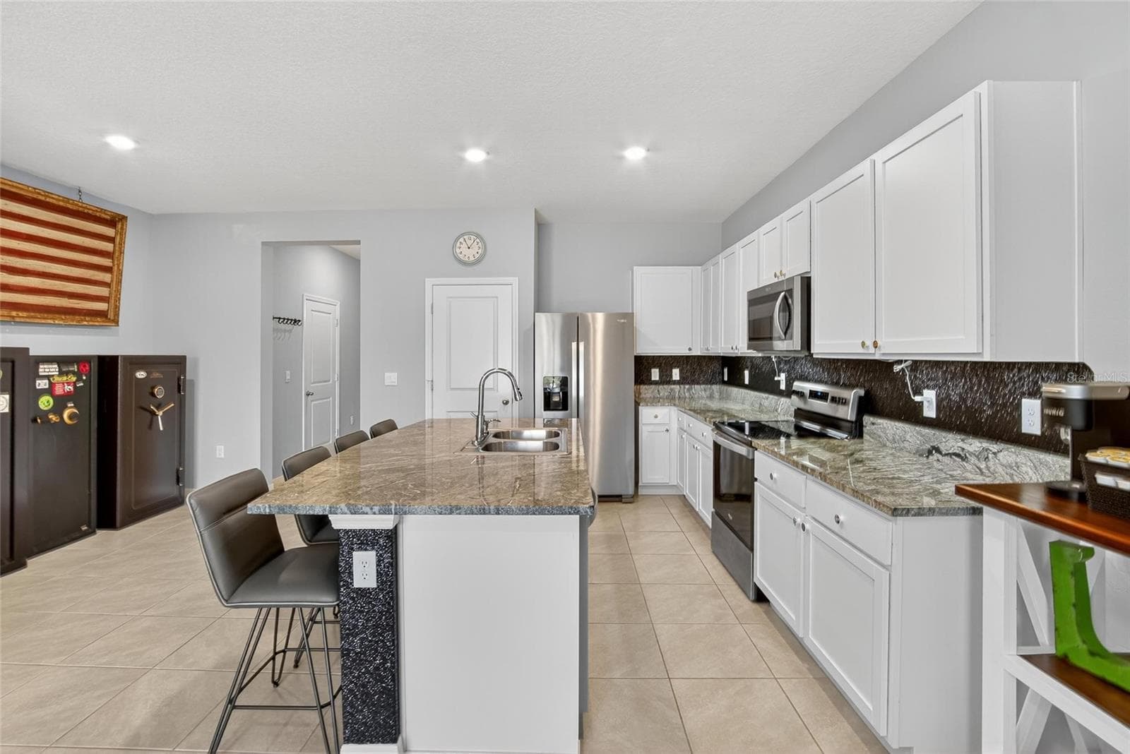 Townhouse at 5055 CAPTAIN DAVIS DR, WIMAUMA, photo 6 of 63
