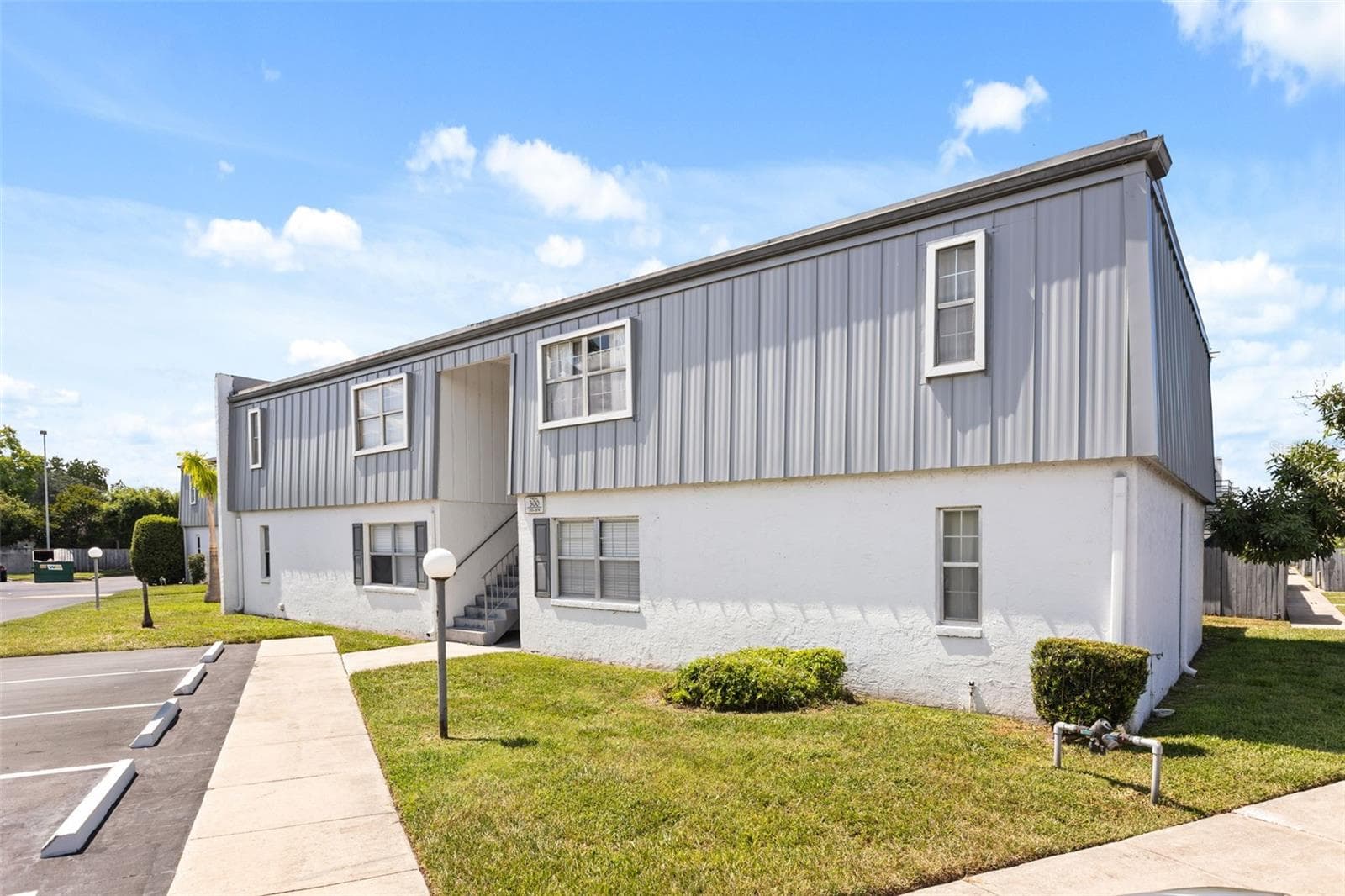 1000 S SEMORAN BLVD #302