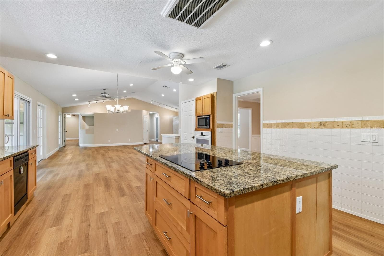 View from Kitchen into Great Room - 755 KEENELAND PIKE, LAKE MARY