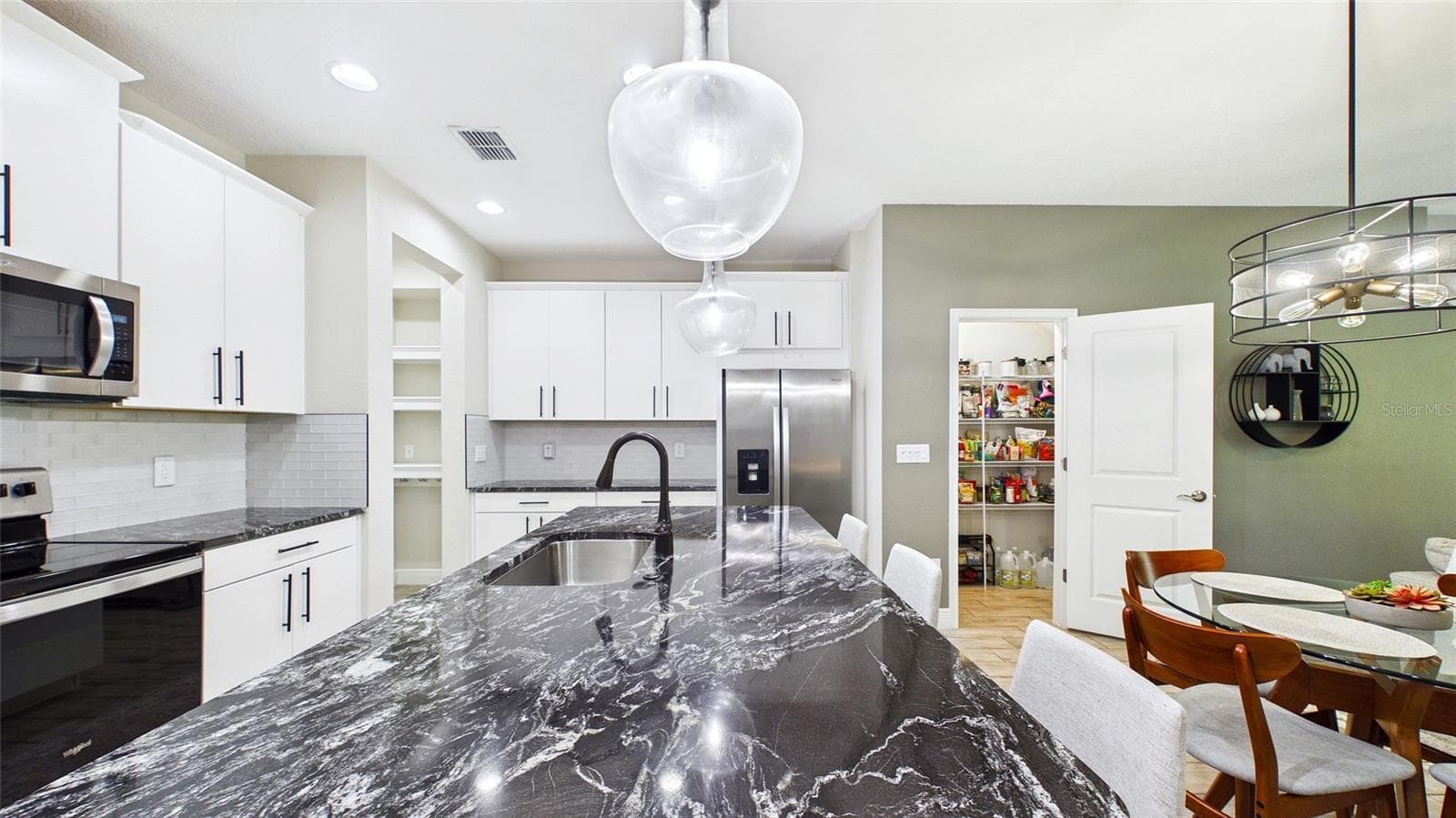 Townhouse at 14140 DAMSELFLY DR, TAMPA, photo 10 of 61