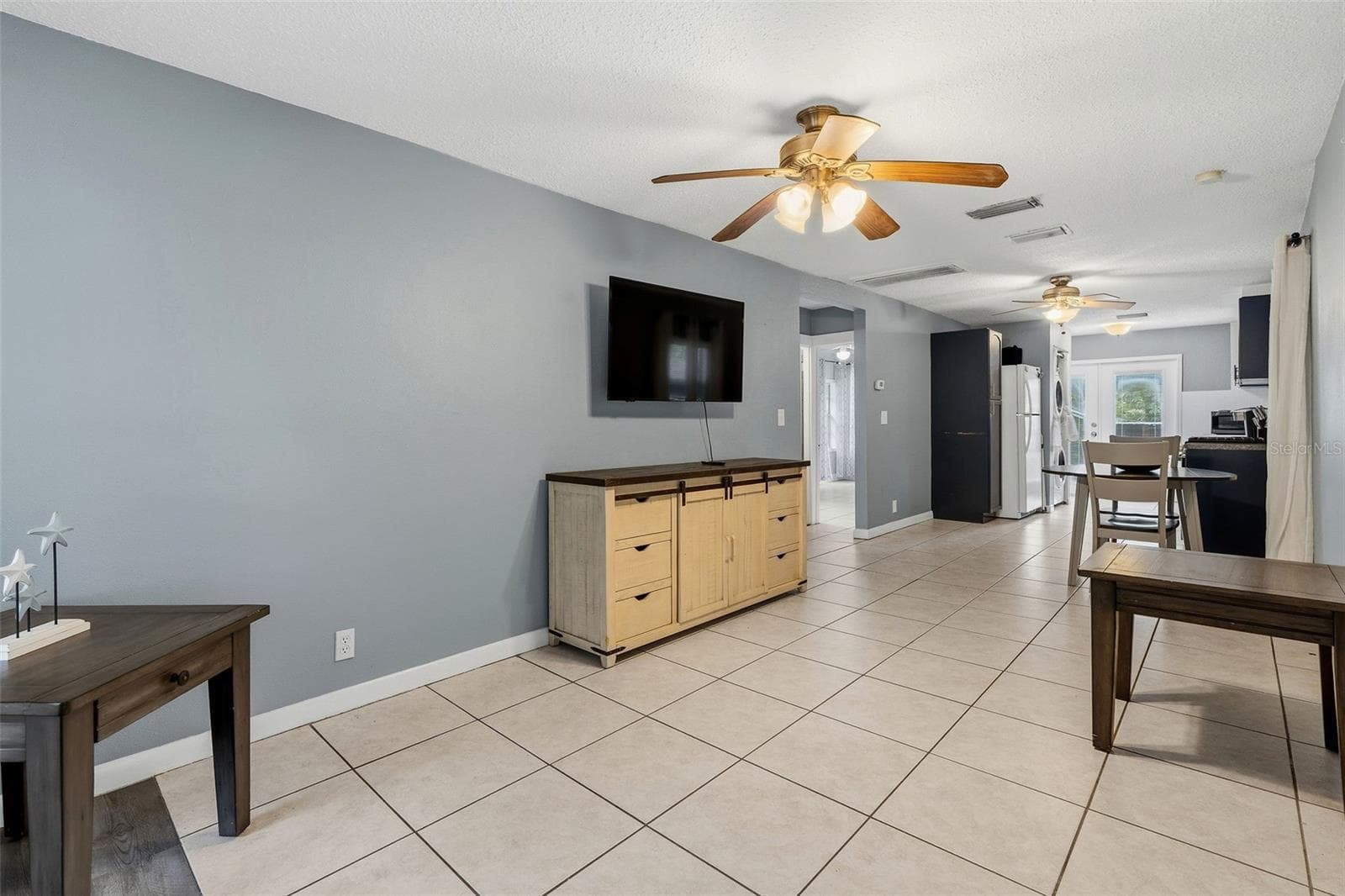 Single Family Residence at 1171 HIGHLAND CT N, ST PETERSBURG, photo 4 of 26