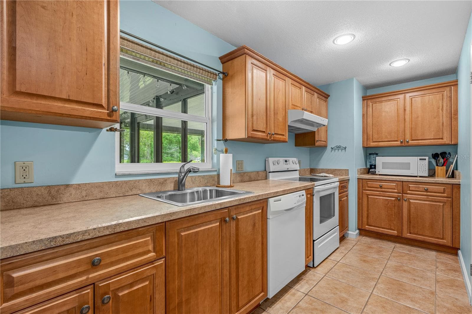 Single Family Residence at 2955 CARRIAGE DR, SOUTH DAYTONA, photo 13 of 35