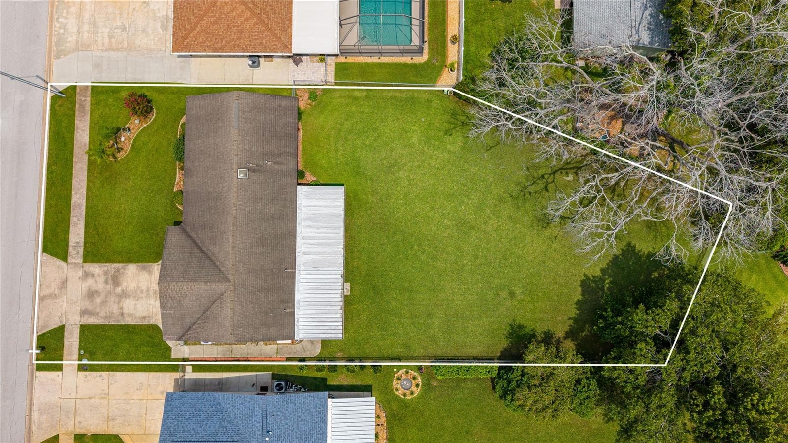 Single Family Residence at 2955 CARRIAGE DR, SOUTH DAYTONA, photo 32 of 35