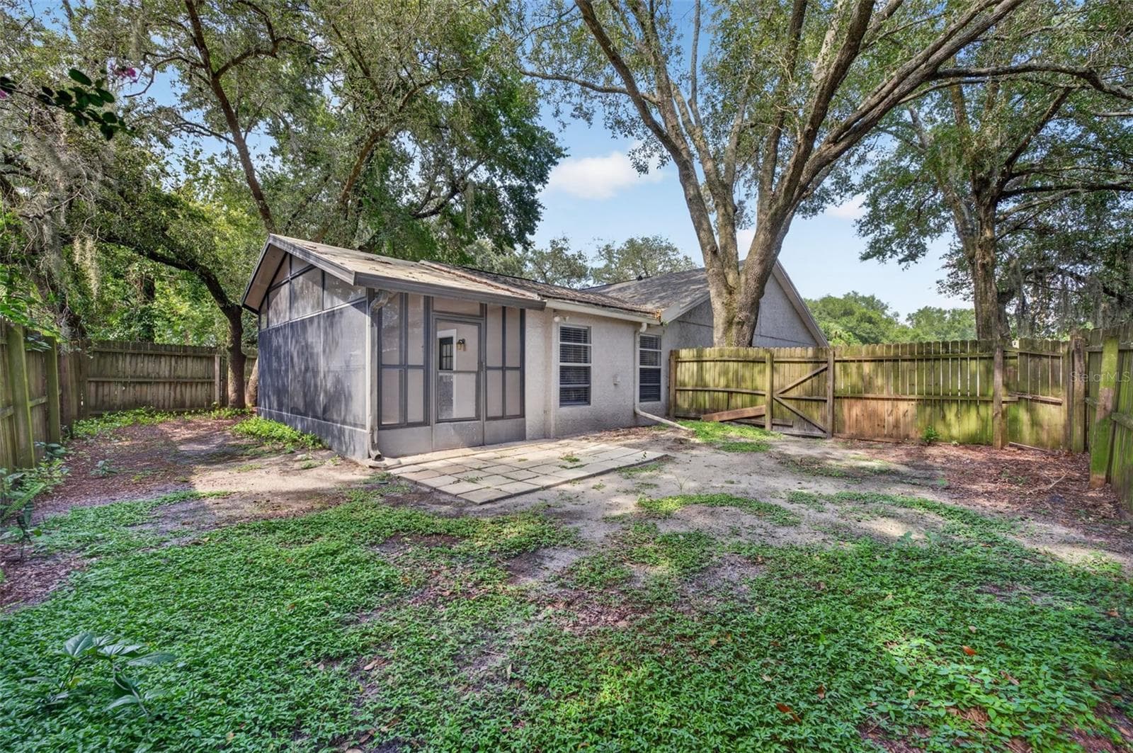 Tons of yard space - 117 SHADY OAK LN, OVIEDO