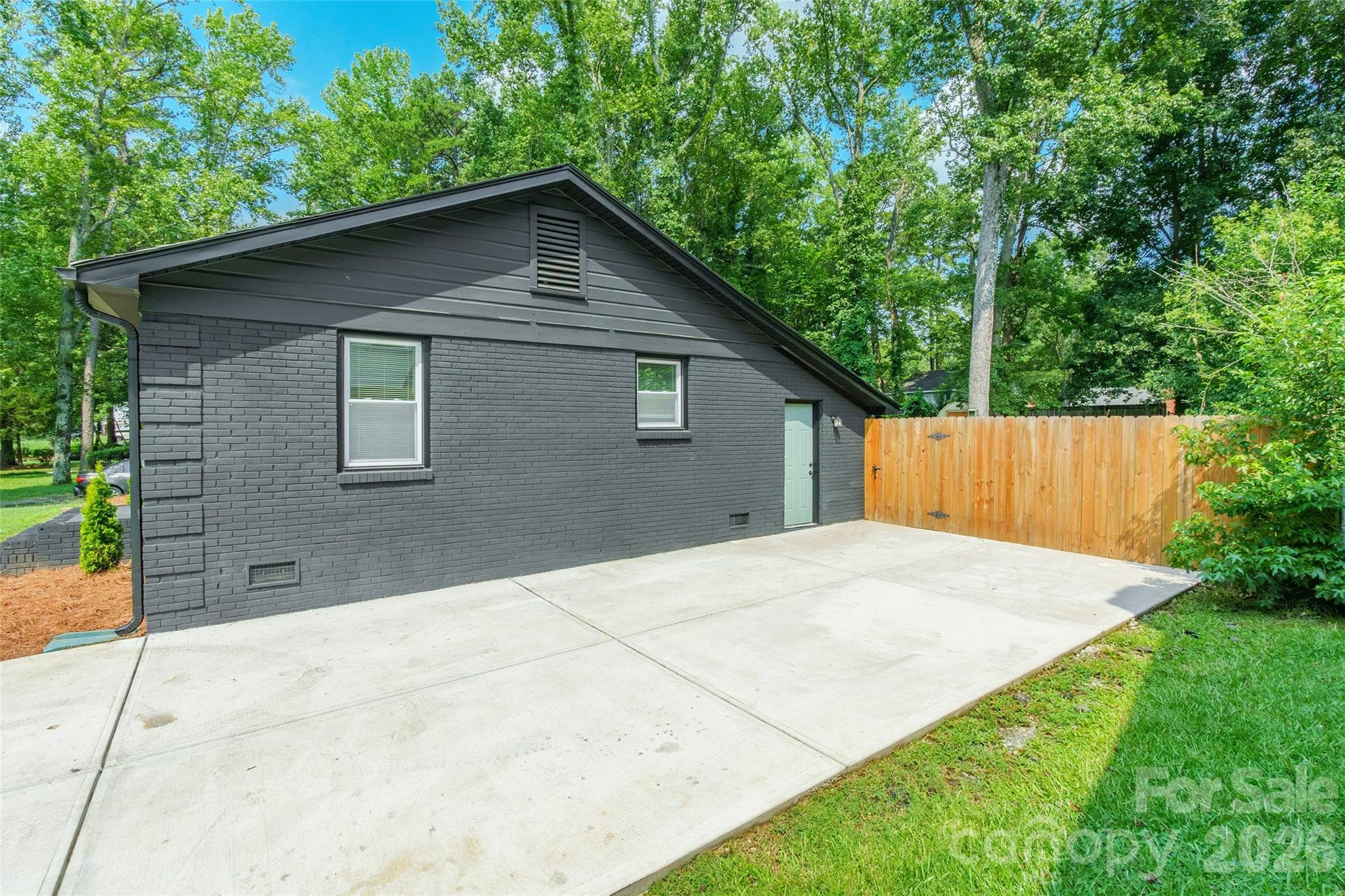 Single Family Residence at 6557 Covecreek Drive, Charlotte, photo 3 of 26