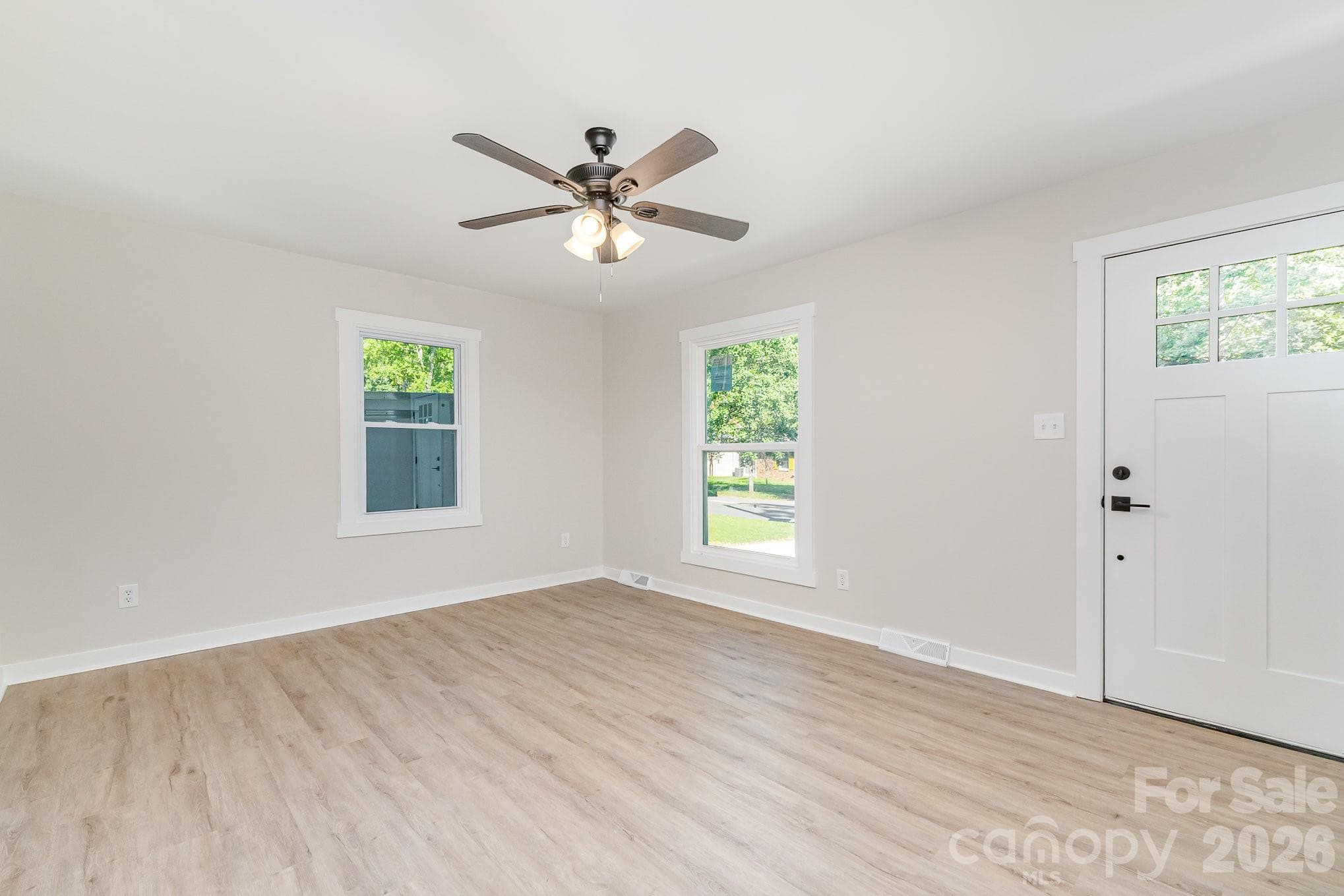 Single Family Residence at 6557 Covecreek Drive, Charlotte, photo 4 of 26