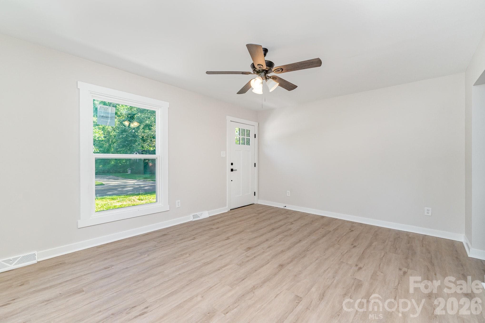 Single Family Residence at 6557 Covecreek Drive, Charlotte, photo 7 of 26