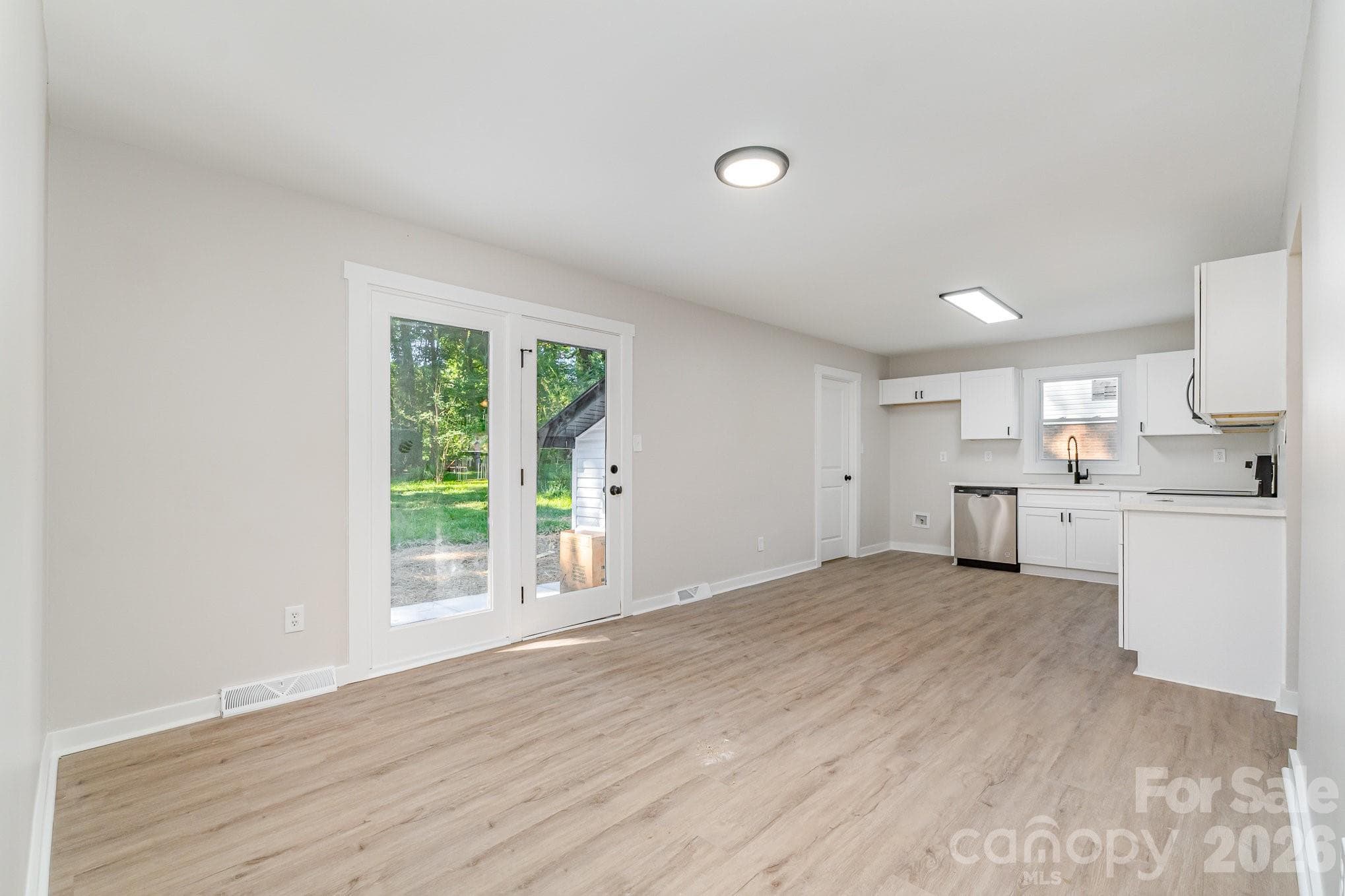 Single Family Residence at 6557 Covecreek Drive, Charlotte, photo 8 of 26