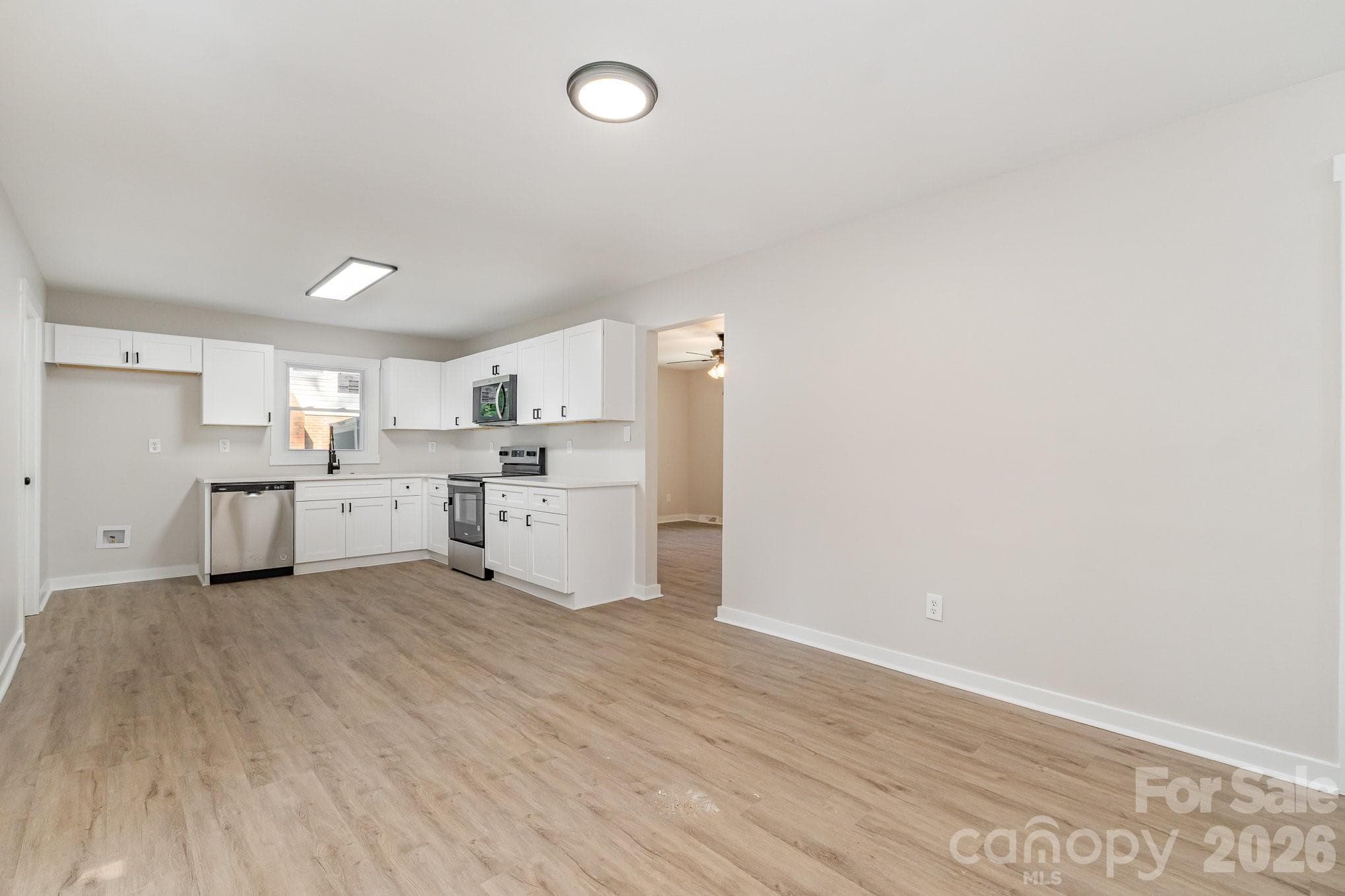 Single Family Residence at 6557 Covecreek Drive, Charlotte, photo 9 of 26