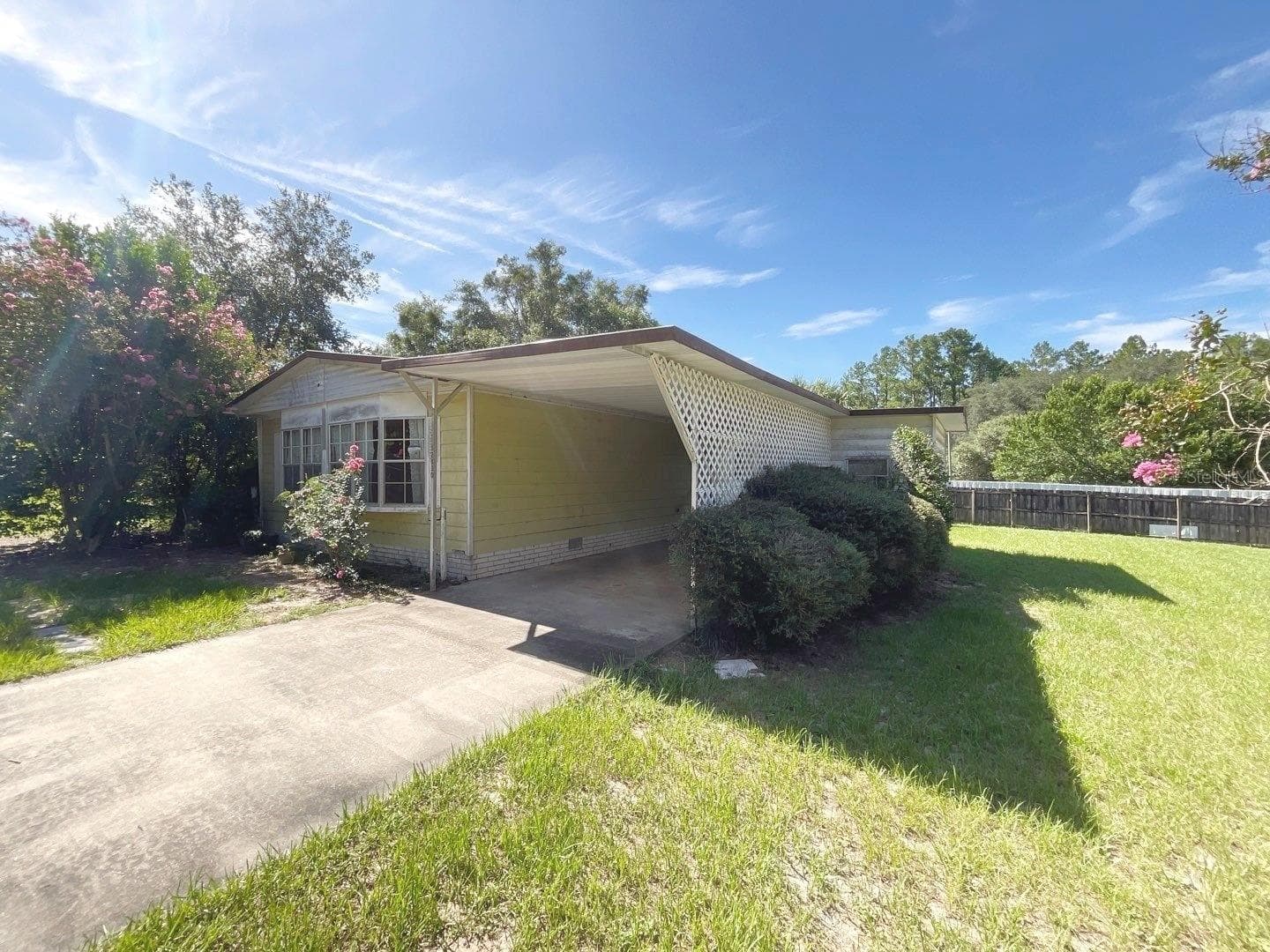 Manufactured Home at 12830 SE 7TH ST, SILVER SPRINGS, photo 2 of 22