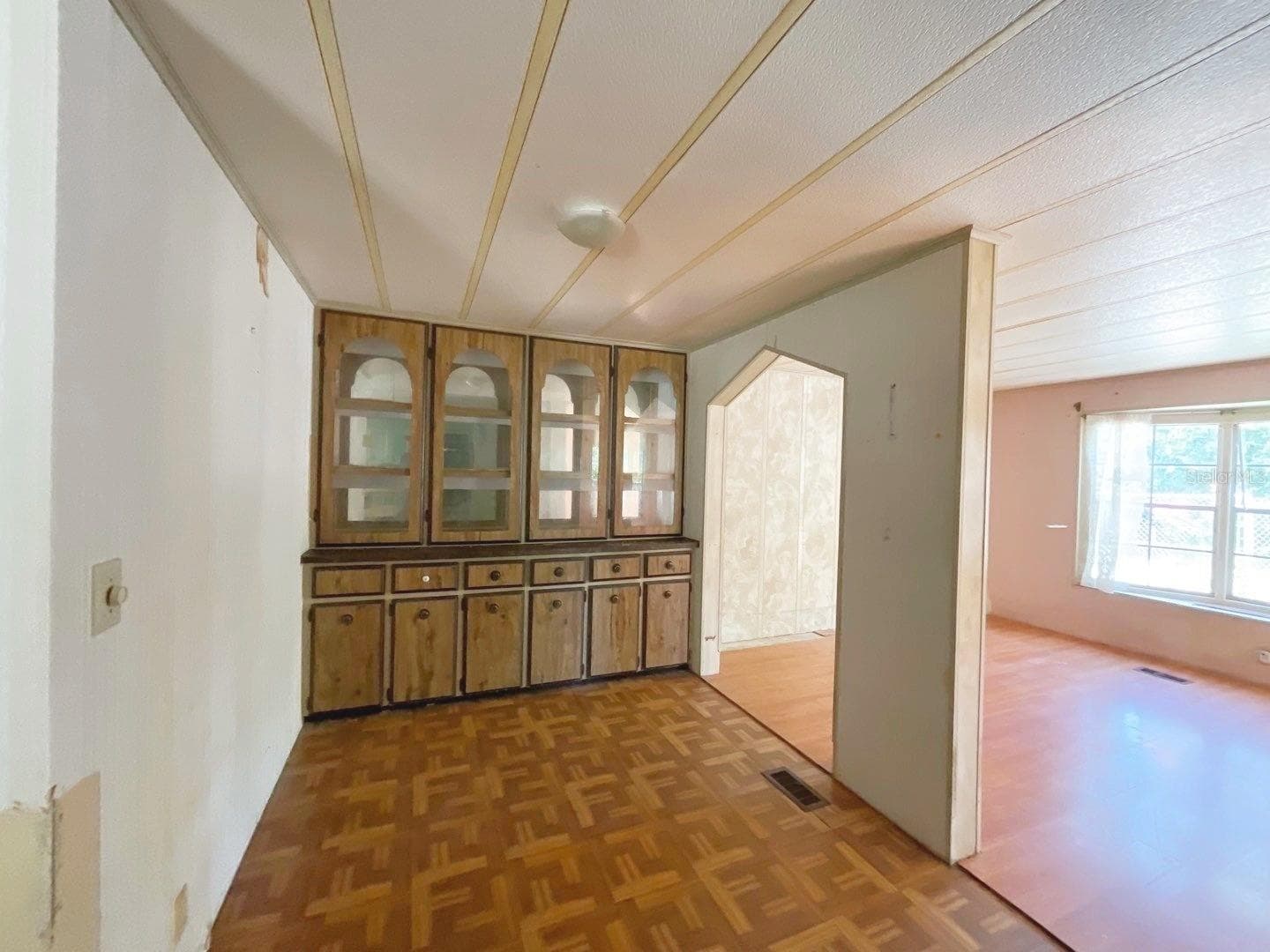 Manufactured Home at 12830 SE 7TH ST, SILVER SPRINGS, photo 5 of 22