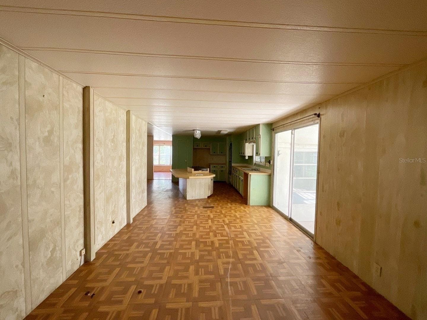 Manufactured Home at 12830 SE 7TH ST, SILVER SPRINGS, photo 6 of 22