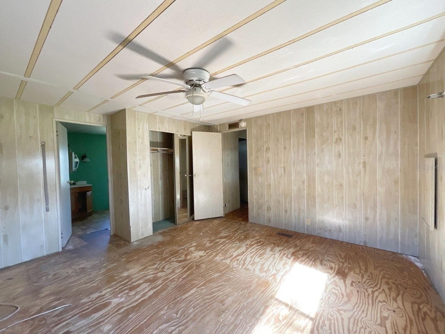 Manufactured Home at 12830 SE 7TH ST, SILVER SPRINGS, photo 9 of 22