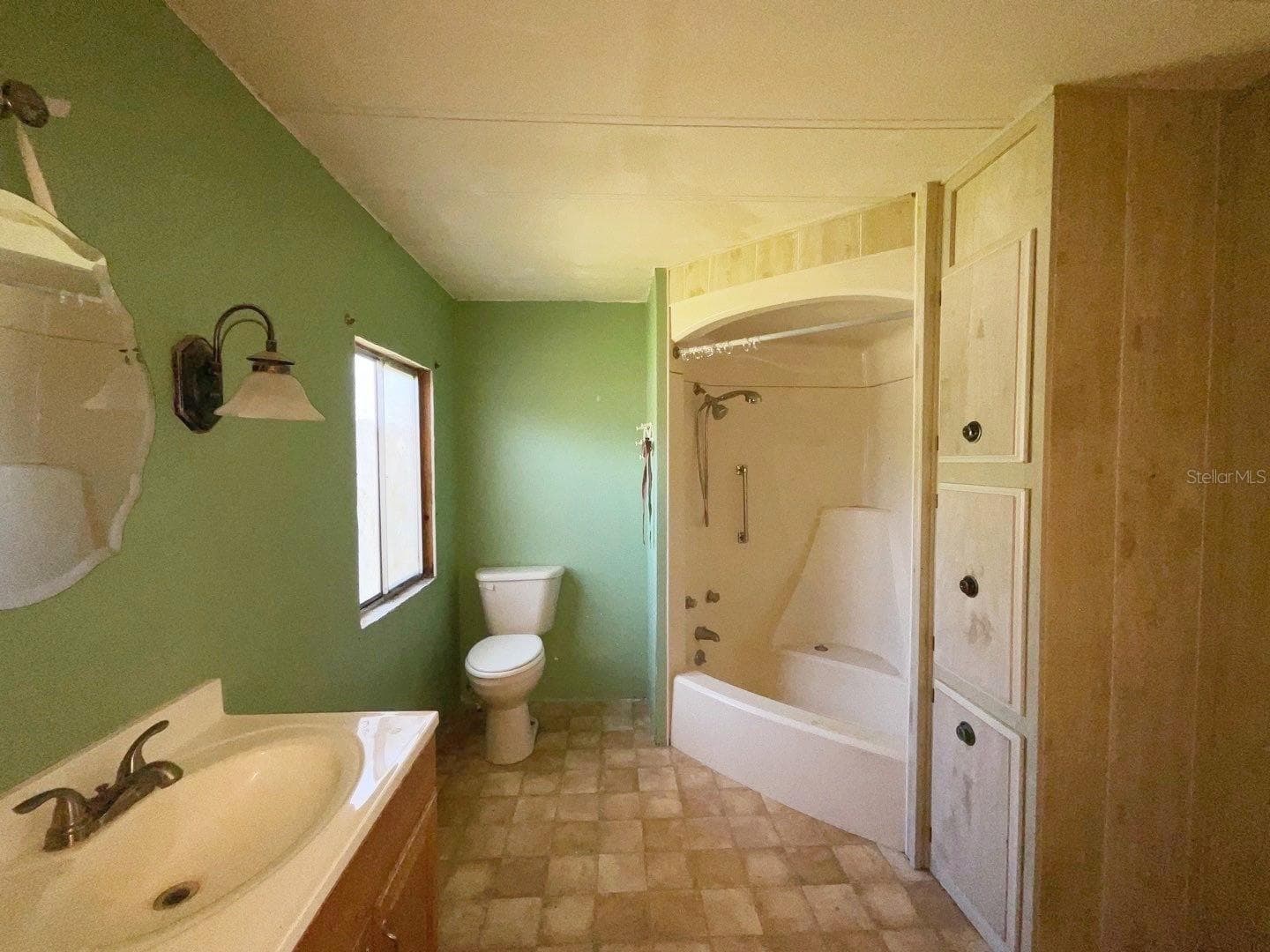 Manufactured Home at 12830 SE 7TH ST, SILVER SPRINGS, photo 14 of 22