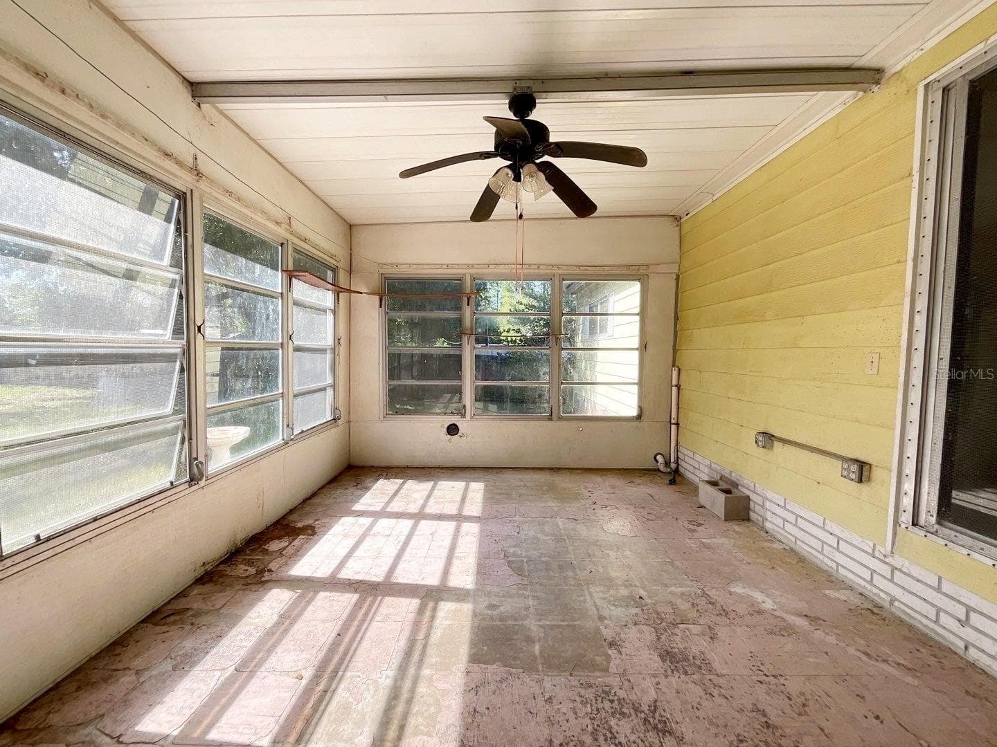 Manufactured Home at 12830 SE 7TH ST, SILVER SPRINGS, photo 17 of 22