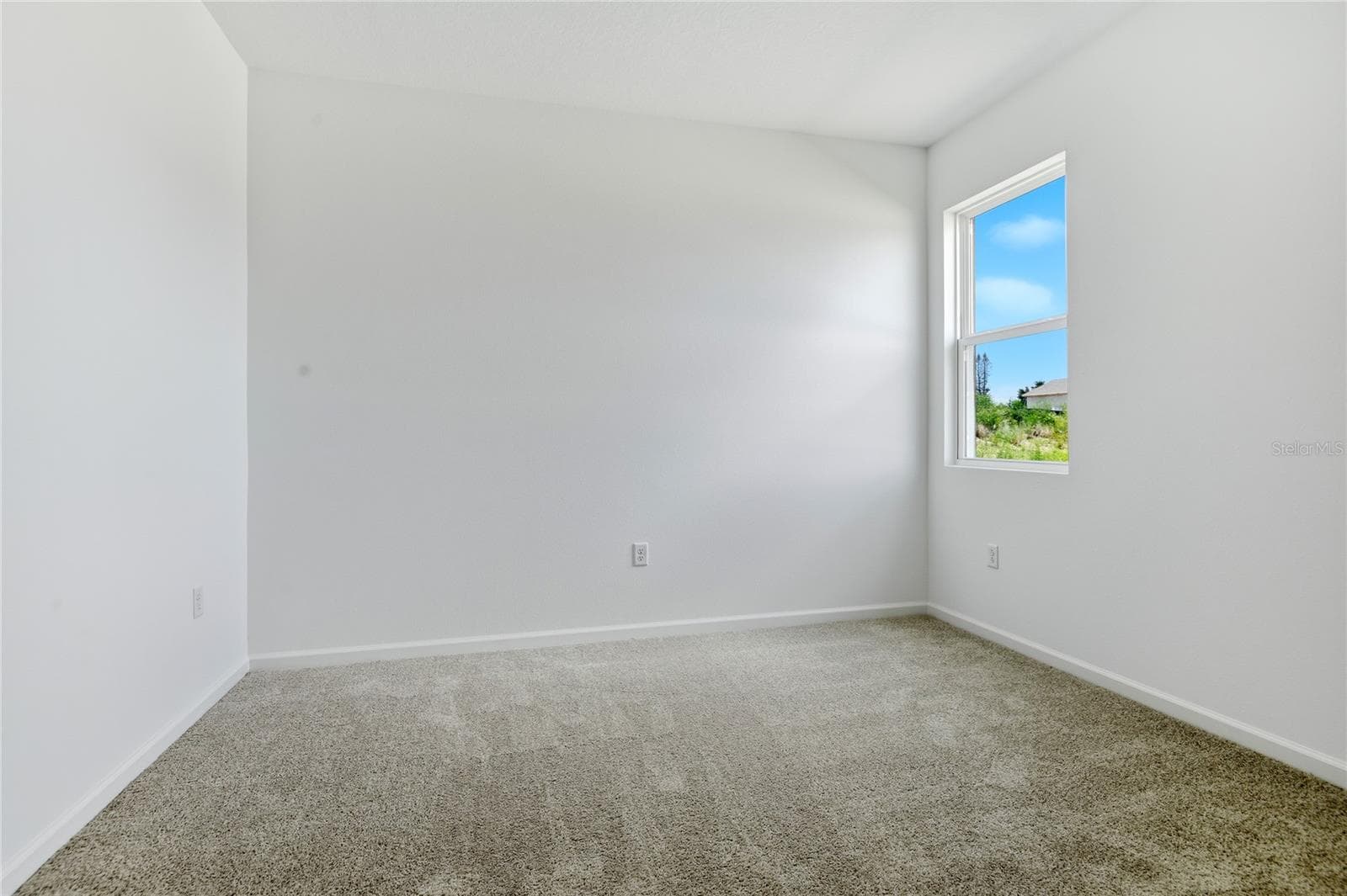 Single Family Residence at 1269 DAISY HILL AVE, DUNDEE, photo 5 of 18