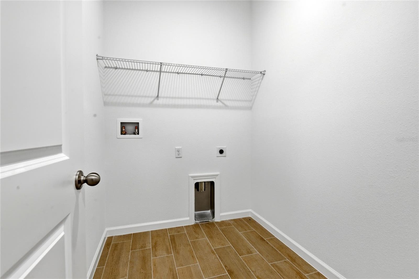 Single Family Residence at 1269 DAISY HILL AVE, DUNDEE, photo 9 of 18