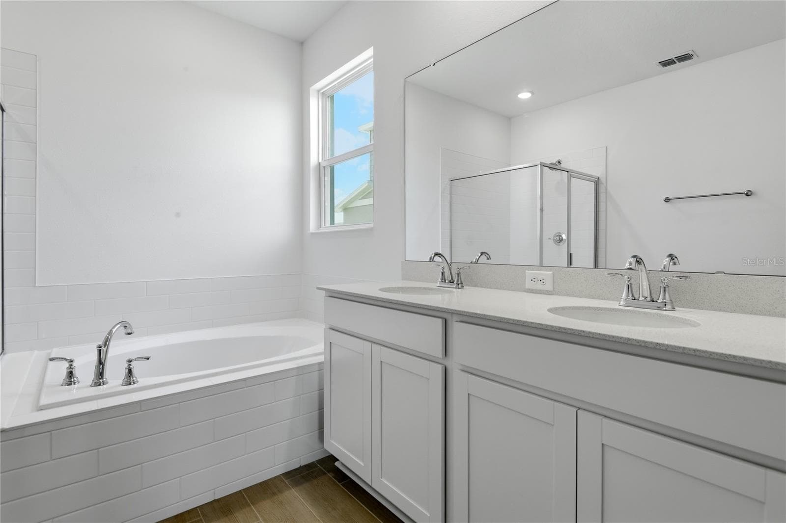 Single Family Residence at 1269 DAISY HILL AVE, DUNDEE, photo 16 of 18