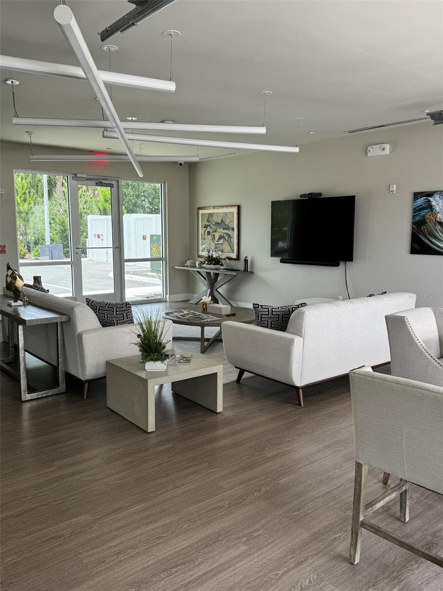 Main level lounge area - 5431 COMMUNICATIONS PKWY #20, SARASOTA