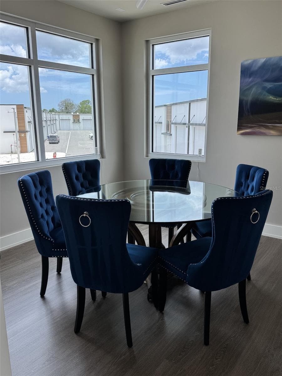 Perfect place to negotiate your next collectable purchase - 5431 COMMUNICATIONS PKWY #20, SARASOTA