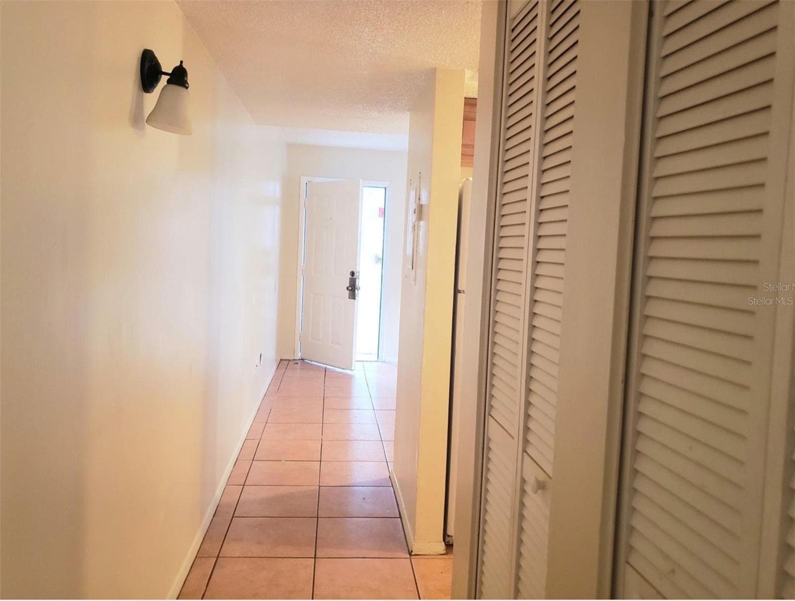 Condominium at 7100 WATERSIDE DR, TAMPA, photo 3 of 13