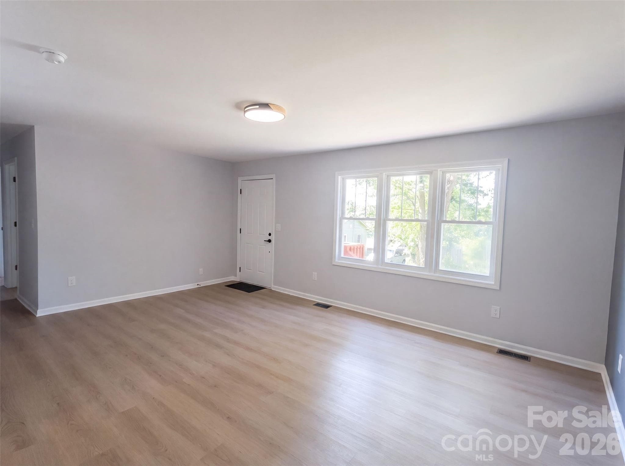 Single Family Residence at 915 Kenham Place, Lenoir, photo 3 of 20