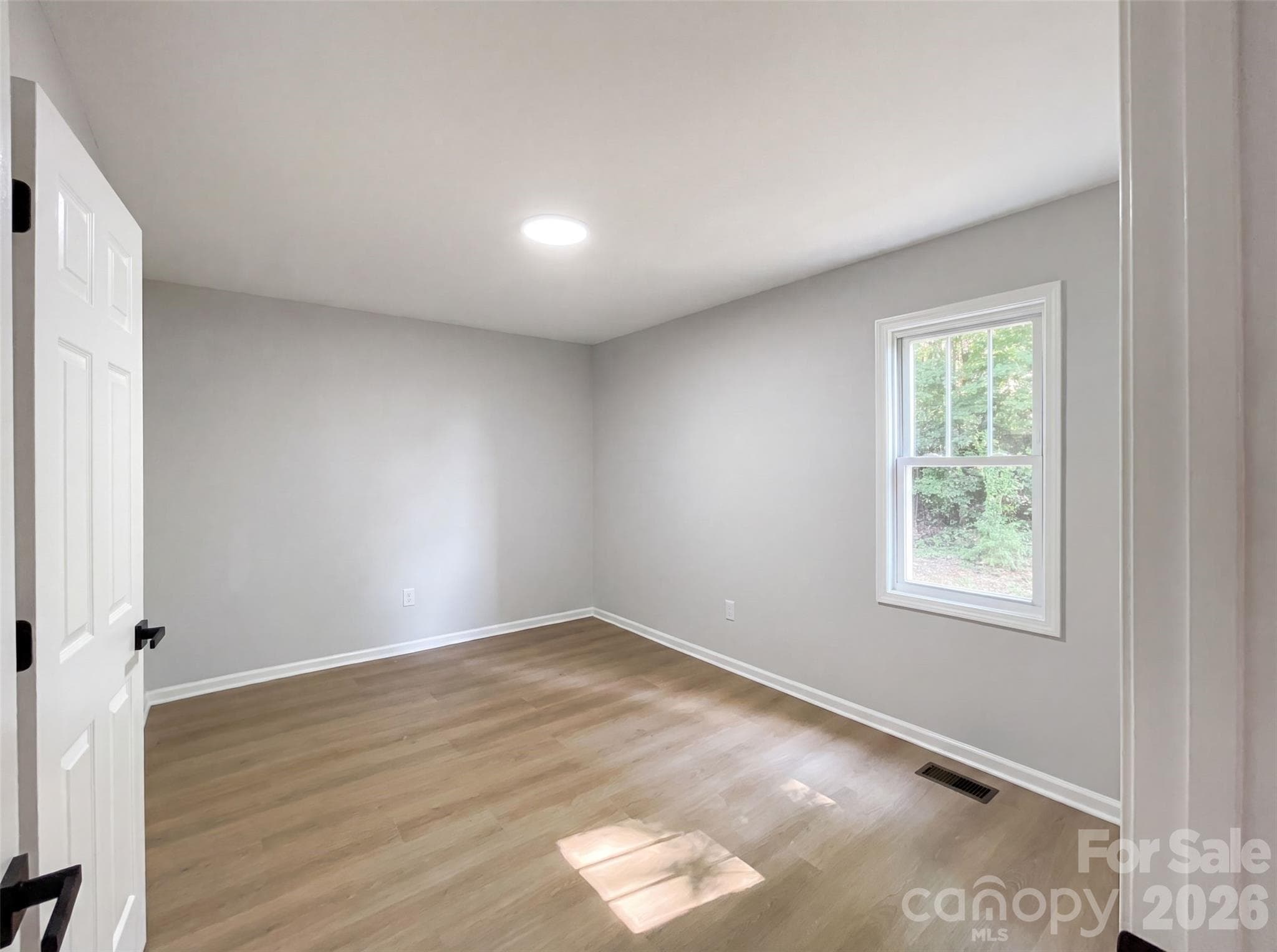 Single Family Residence at 915 Kenham Place, Lenoir, photo 11 of 20
