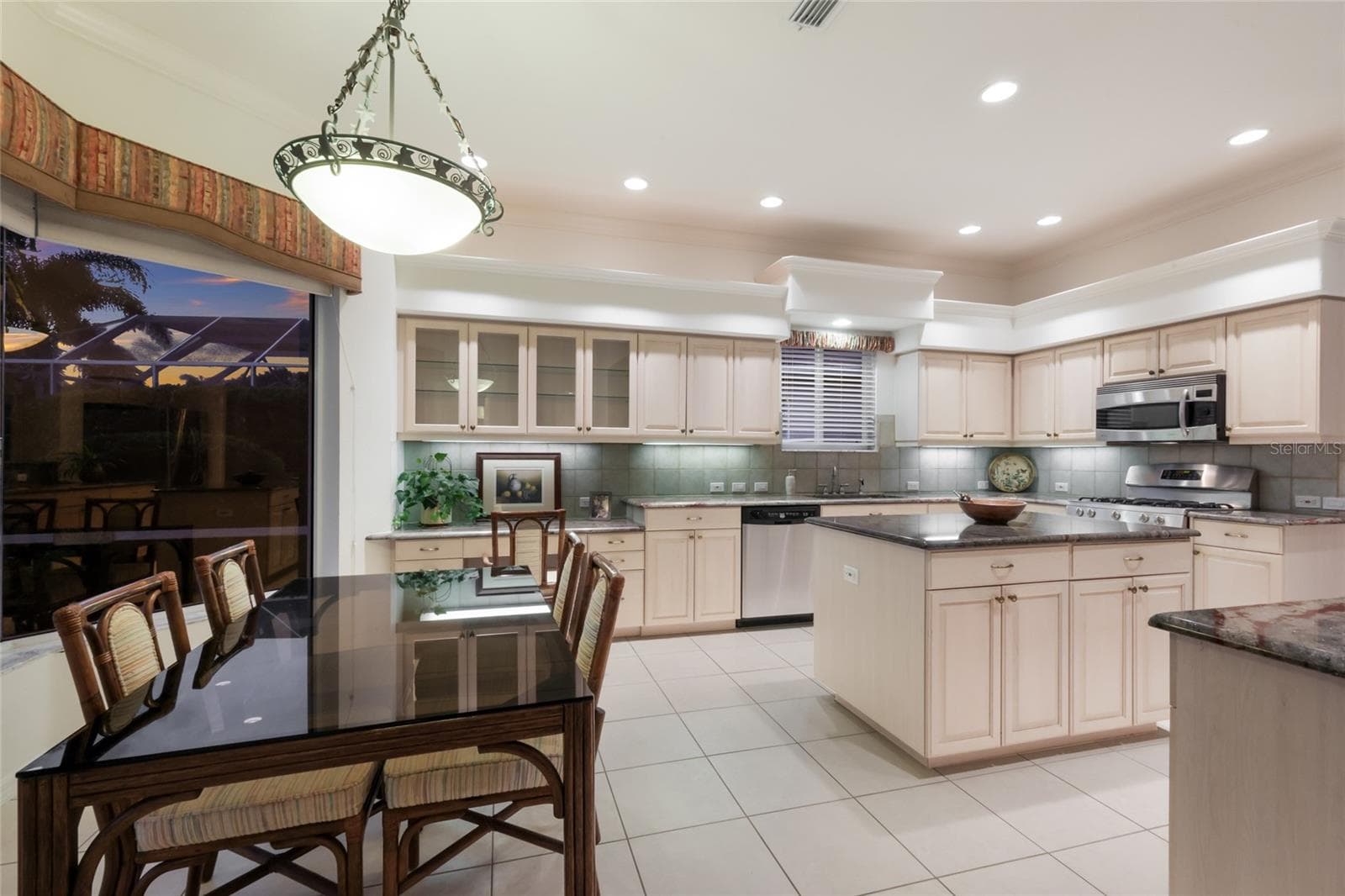 Kitchen @ sunset - 8428 MISTY MORNING CT, LAKEWOOD RANCH