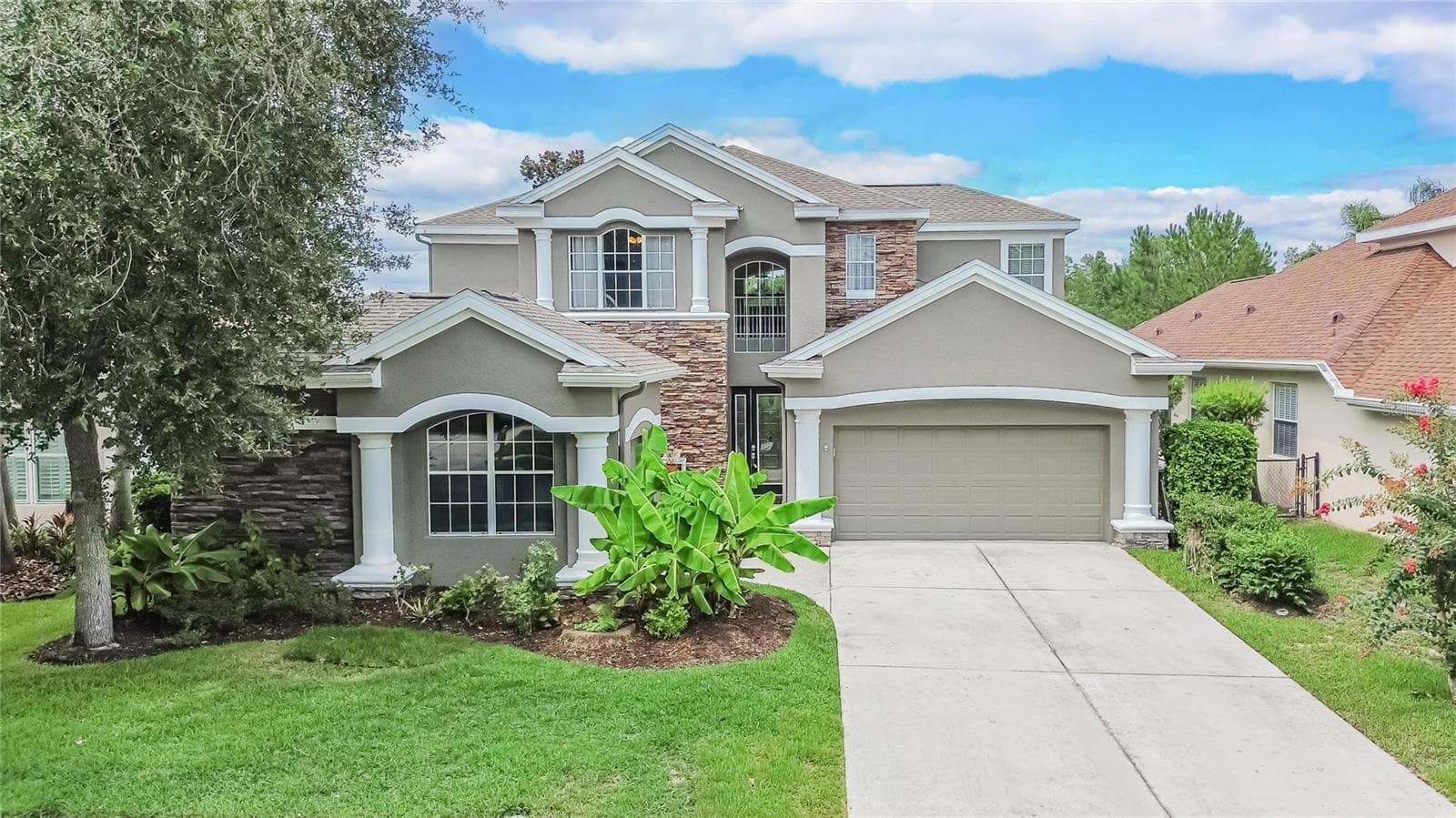 Single Family Residence at 10103 DEERCLIFF DR, TAMPA, photo 2 of 94