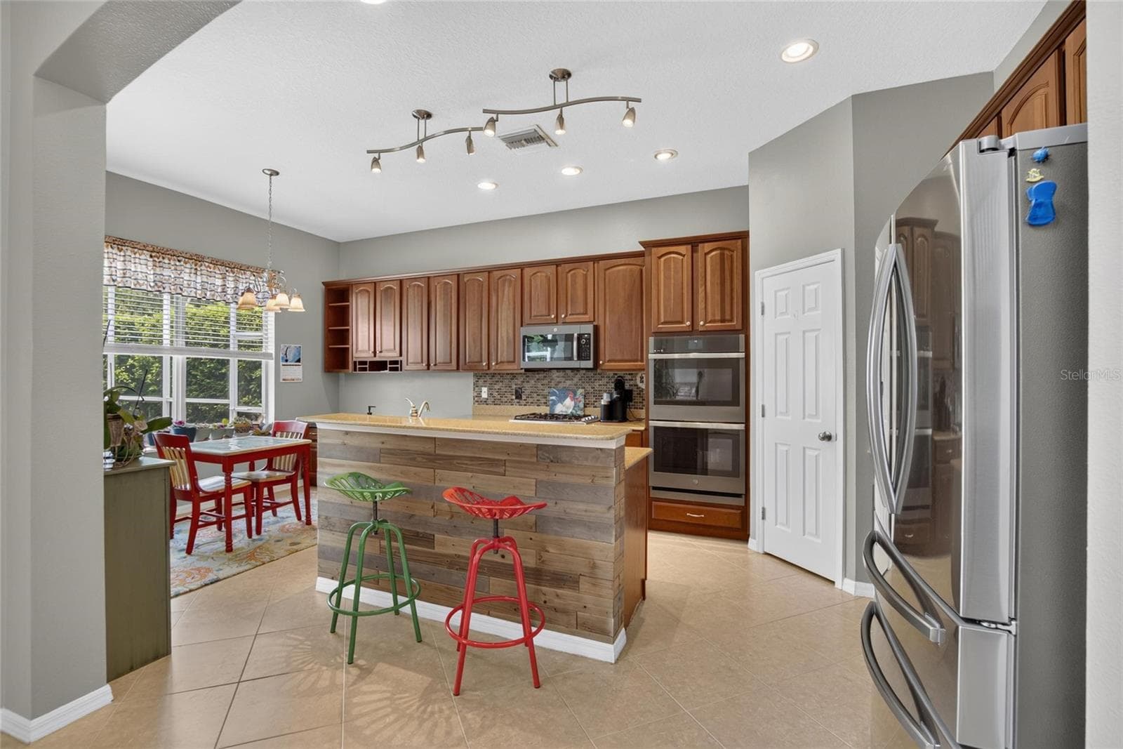 Kitchen - 10103 DEERCLIFF DR, TAMPA