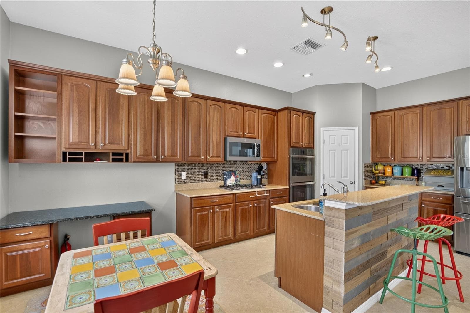 Single Family Residence at 10103 DEERCLIFF DR, TAMPA, photo 38 of 94
