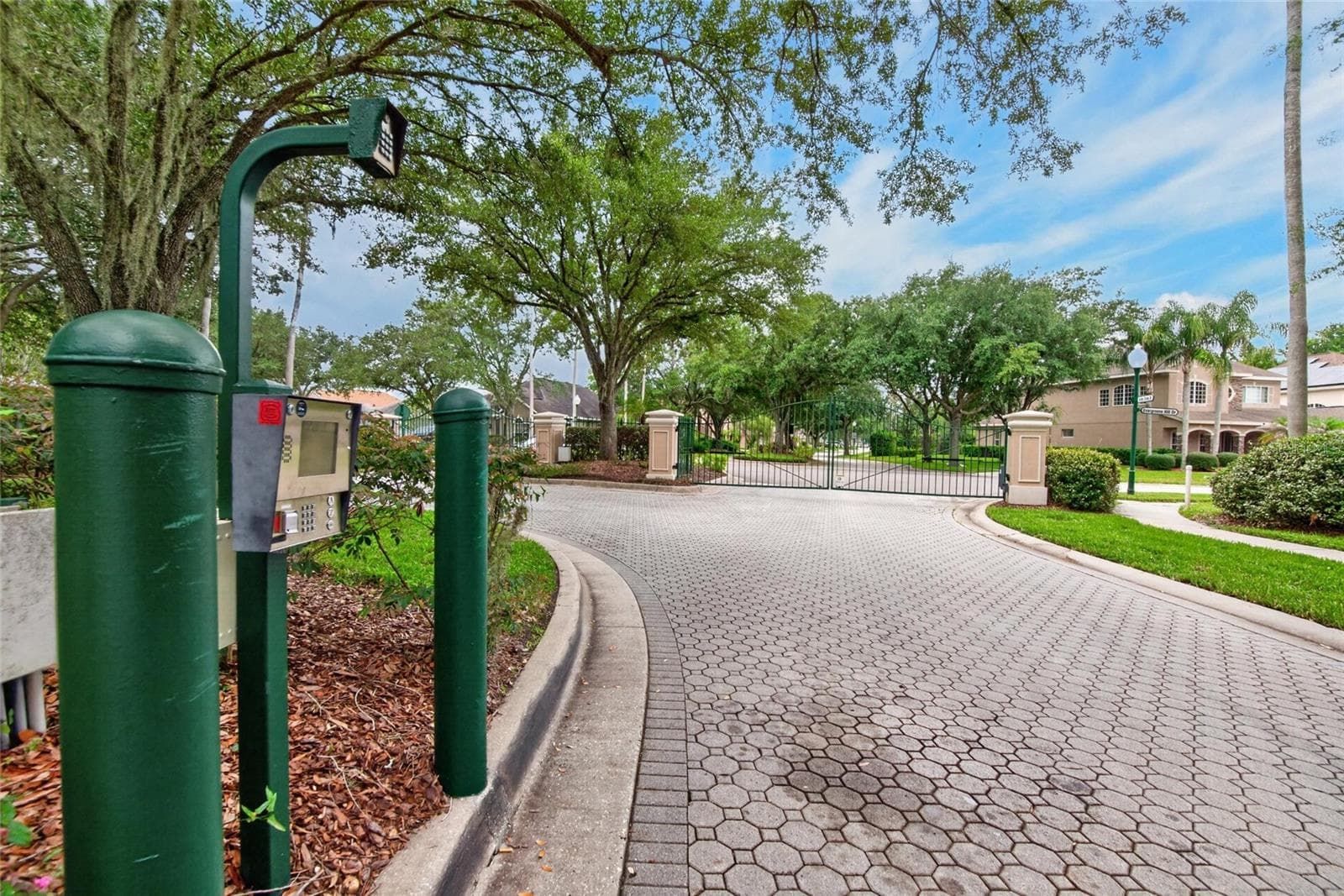 Single Family Residence at 10103 DEERCLIFF DR, TAMPA, photo 84 of 94