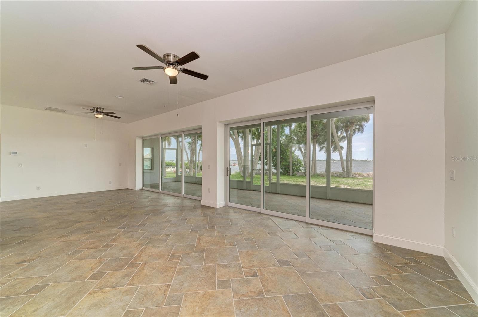 Single Family Residence at 211 BAHIA VISTA DR, ENGLEWOOD, photo 9 of 57