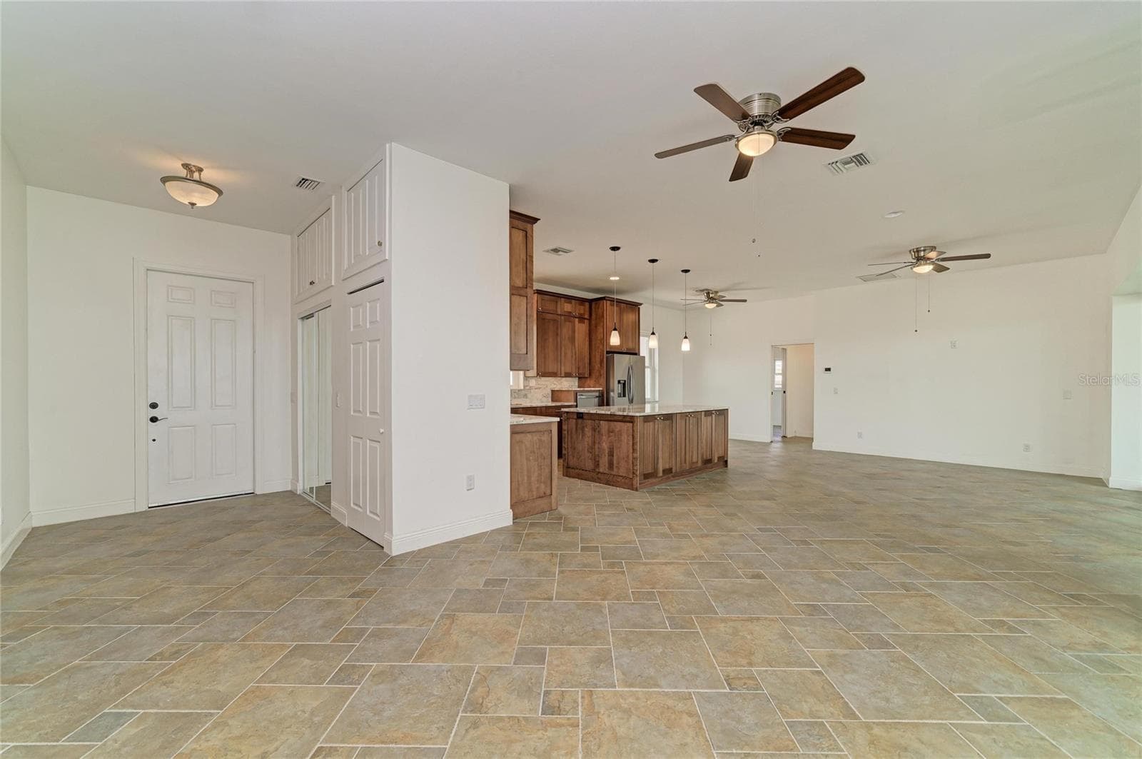 Single Family Residence at 211 BAHIA VISTA DR, ENGLEWOOD, photo 13 of 57