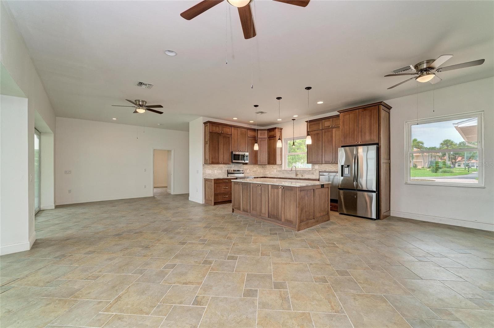 Single Family Residence at 211 BAHIA VISTA DR, ENGLEWOOD, photo 14 of 57